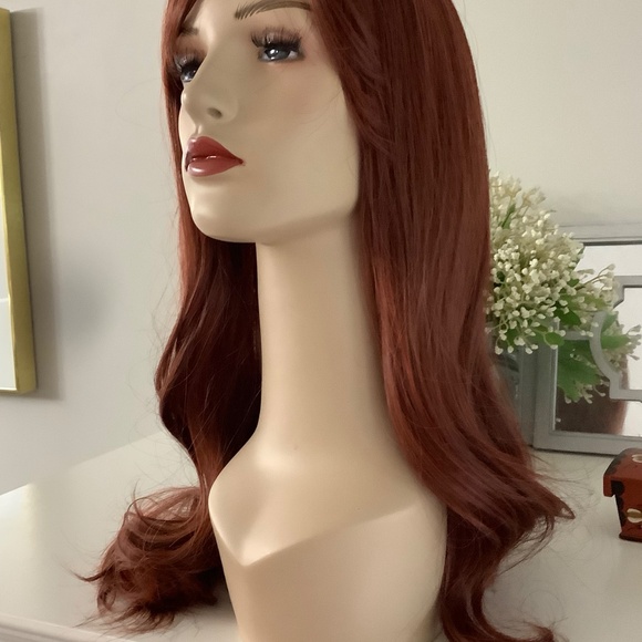 NWT Beautiful Auburn Wig - Picture 3 of 10